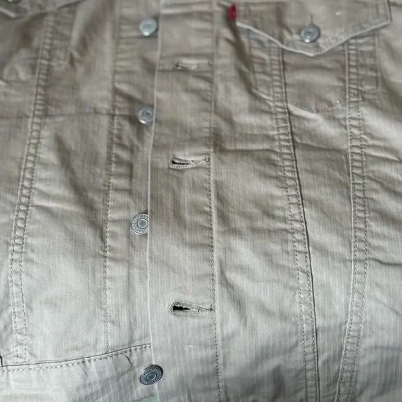 Levis trucker jacket. Mens size large. Brand new with tags - Picture 7 of 7